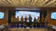 Direksi bank bjb dan PT Asuransi Bangun Askrida berfoto bersama usai penandatanganan Perjanjian Kerja Sama (PKS) Induk di Menara bjb, Bandung. (Foto: Dok. bank bjb via Warta Bela Negara)